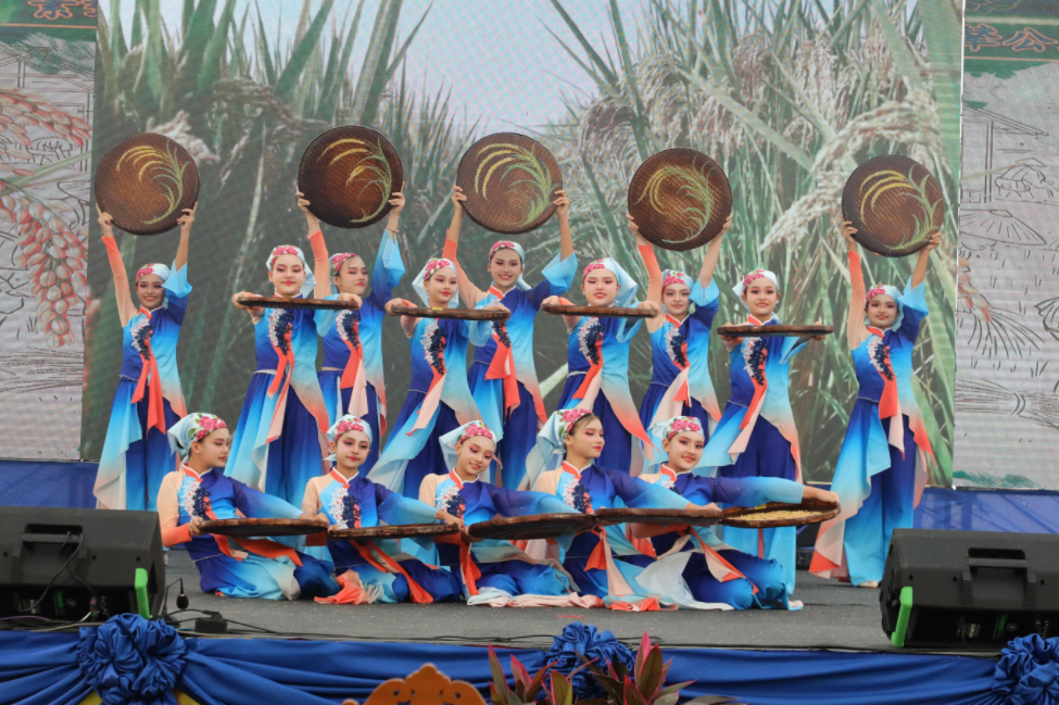 英国奥斯特大学北爱尔兰孔子学院举办中国文化校园路演.webp 图片