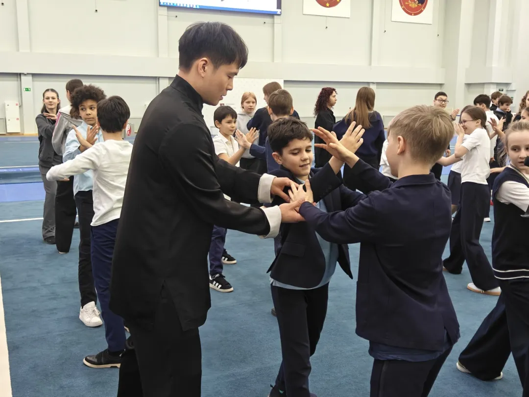 卢旺达大学孔子学院举办“太极拳与身心健康”文化交流活动1 图片